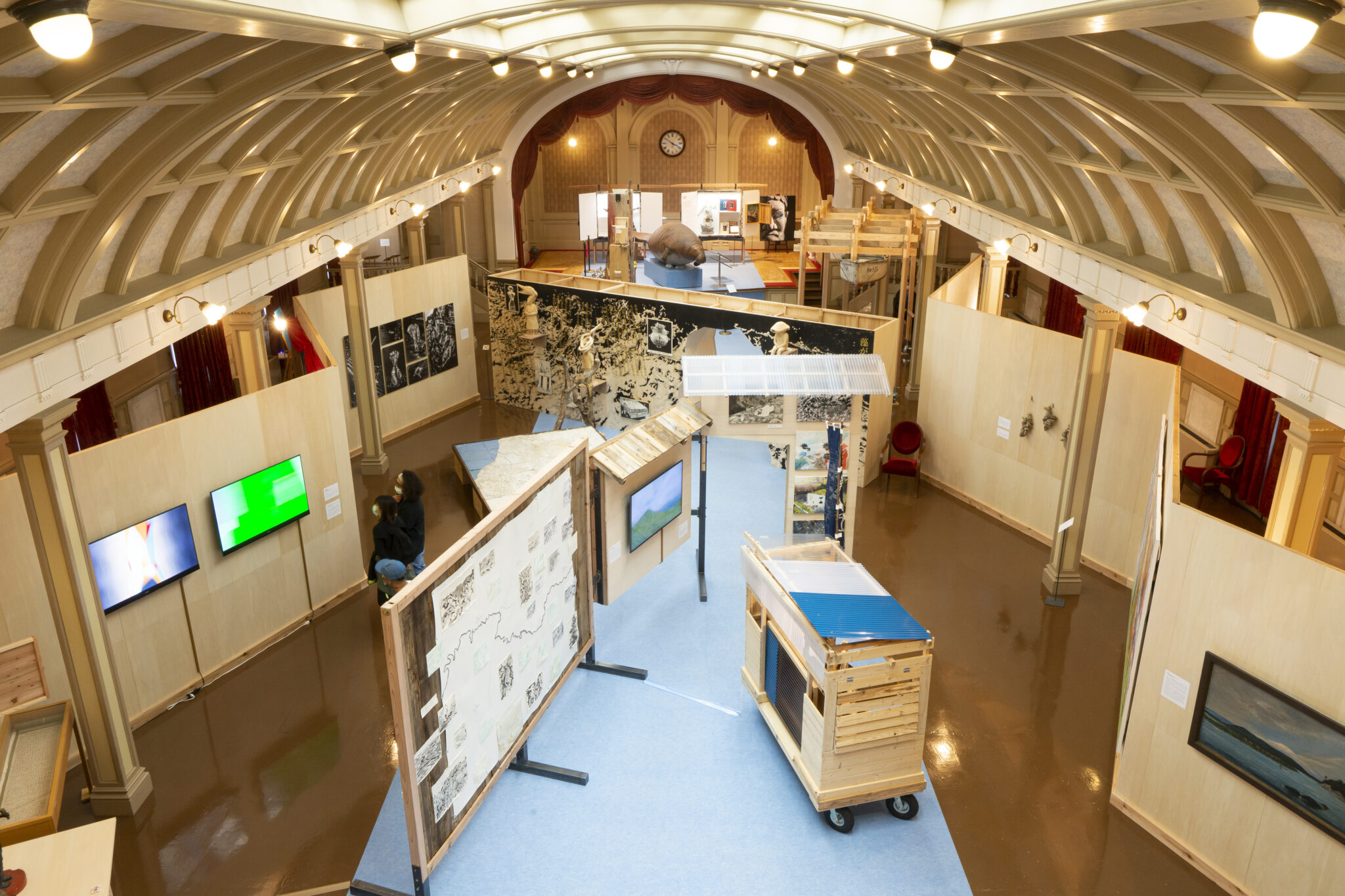 文翔館議場ホールでの展示風景　写真：三浦晴子
